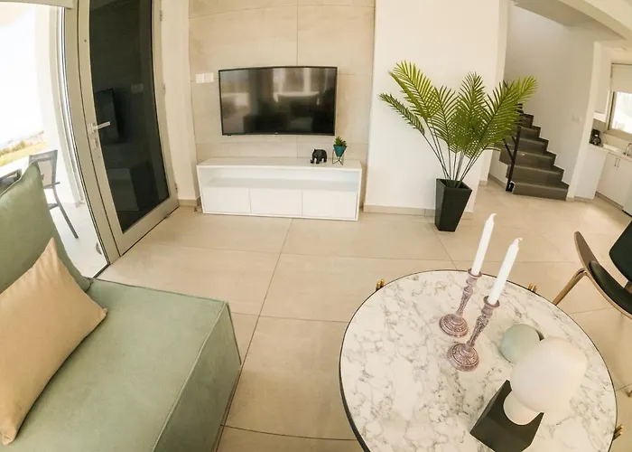 Imperial Jade Gold Emerging 1 Willa Protaras