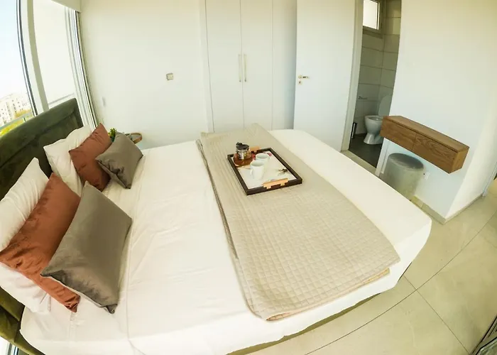 Imperial Jade Gold Emerging 1